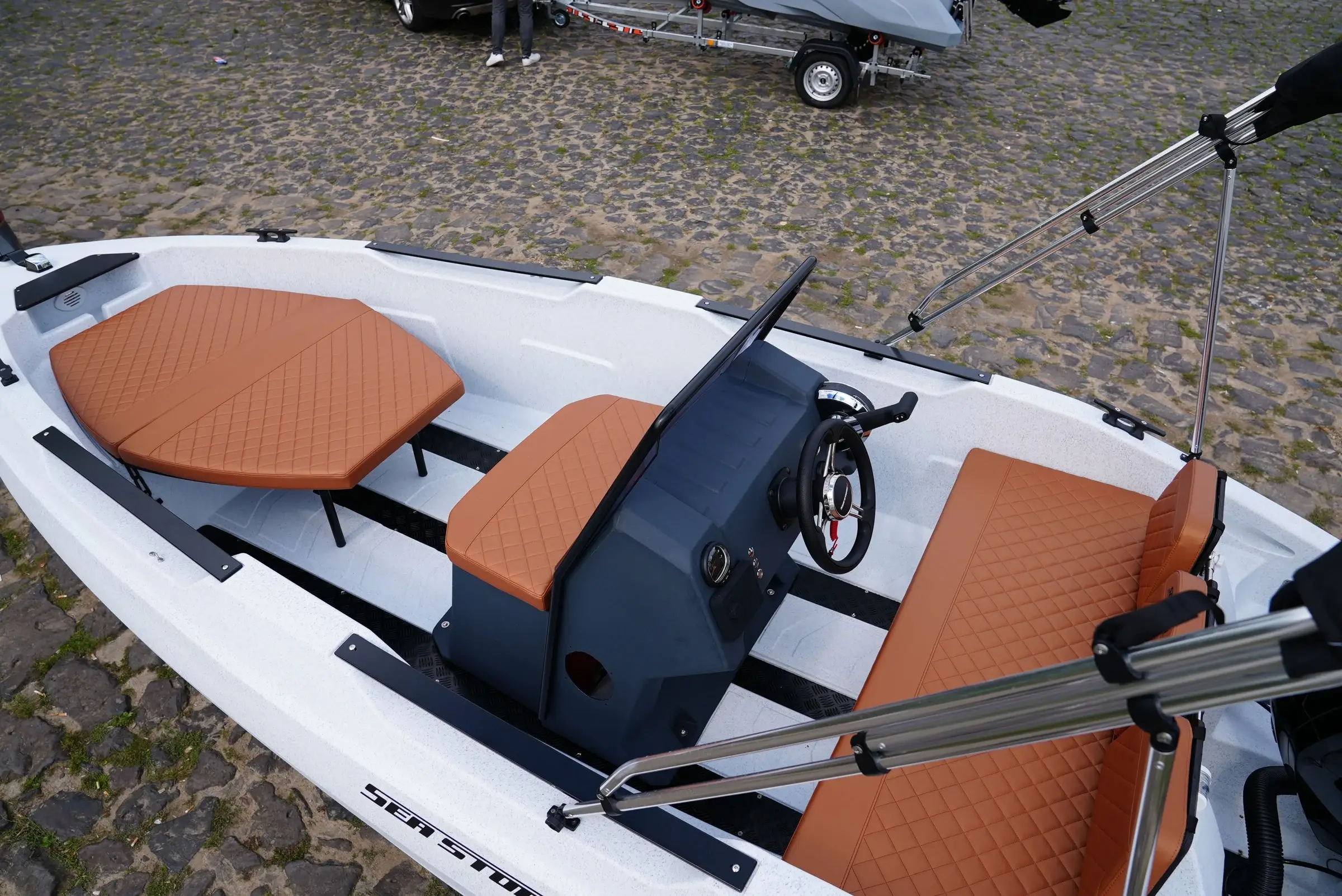 Cockpit of the SeaStorm 17 from above with special cushions in brown