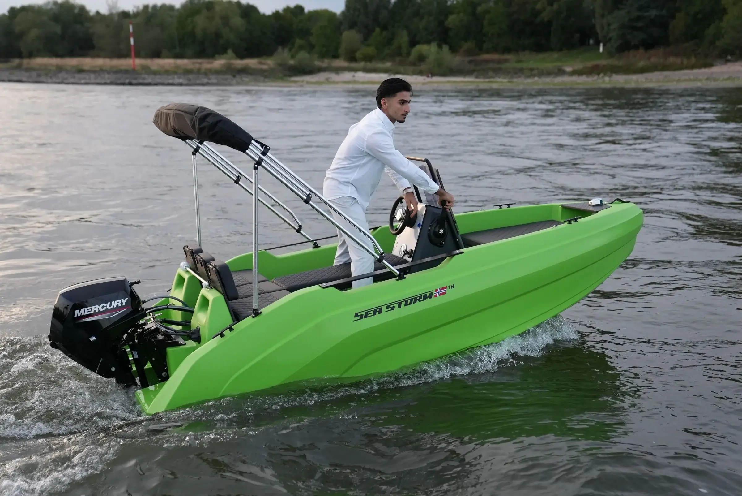 SeaStorm 12 Lime Green under way on the Rhine