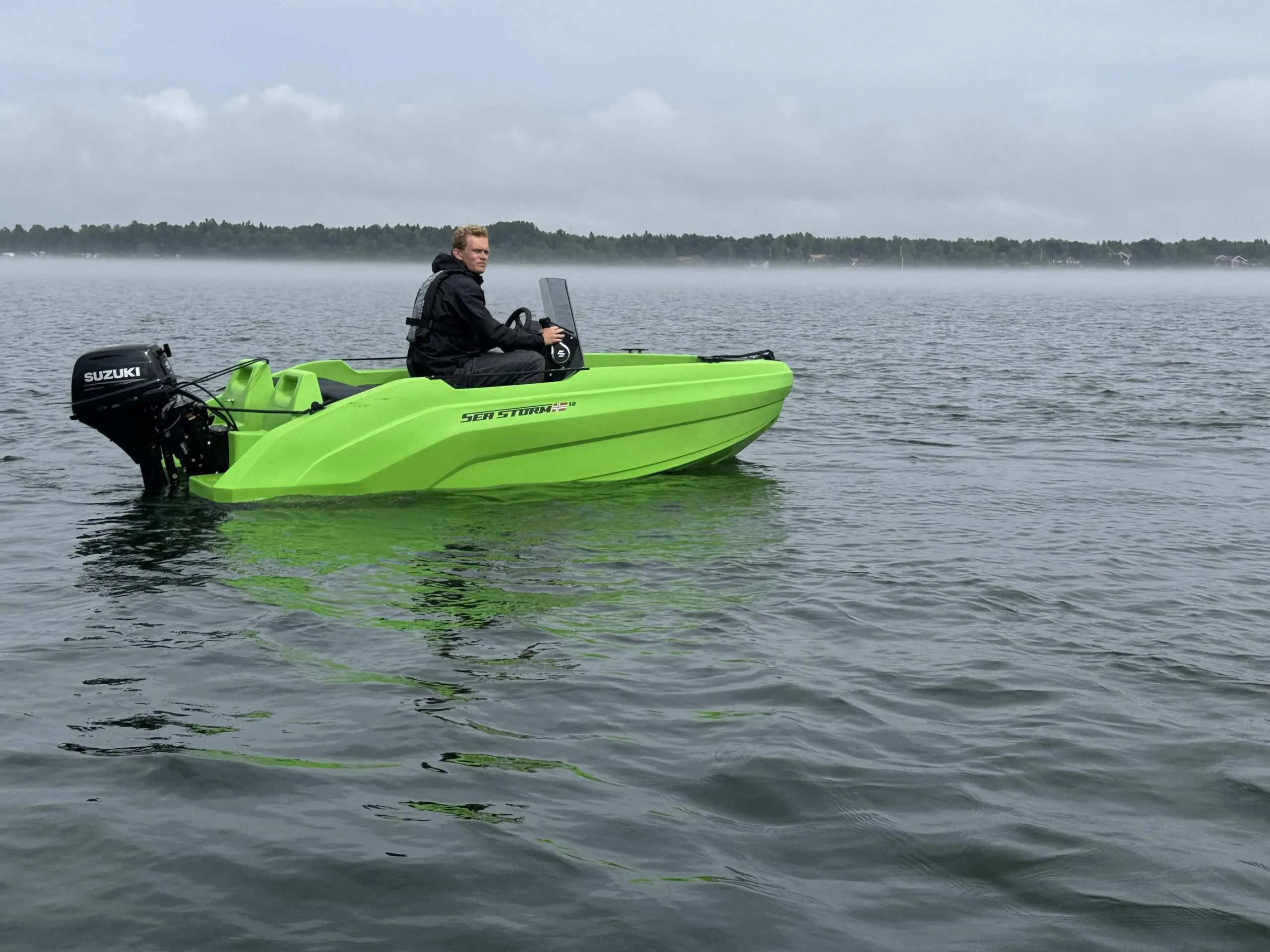 SeaStorm 12 HDPE Advantage – side view