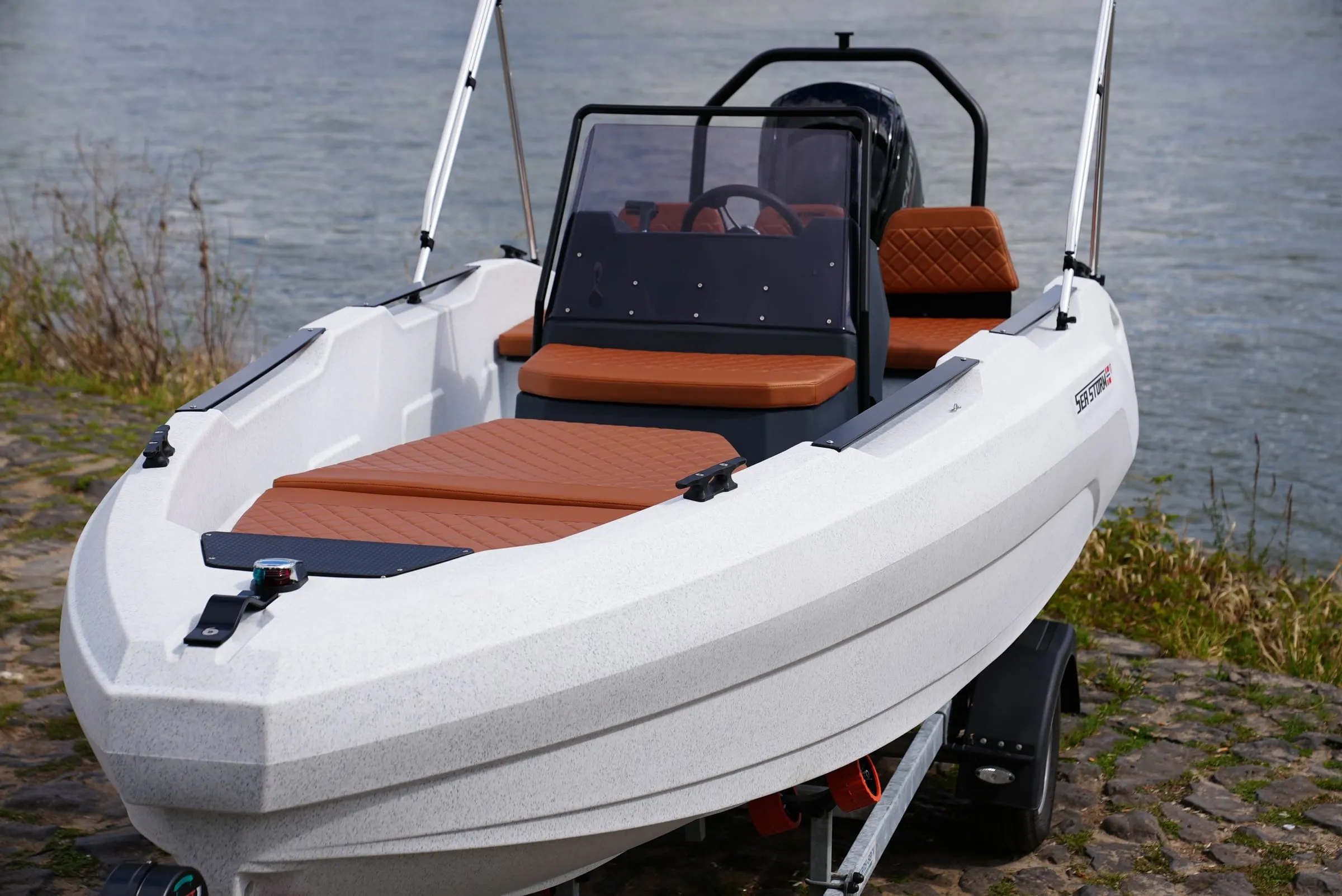 Bow of an HDPE sport boat SeaStorm 17 with double-wall polyethylene hull