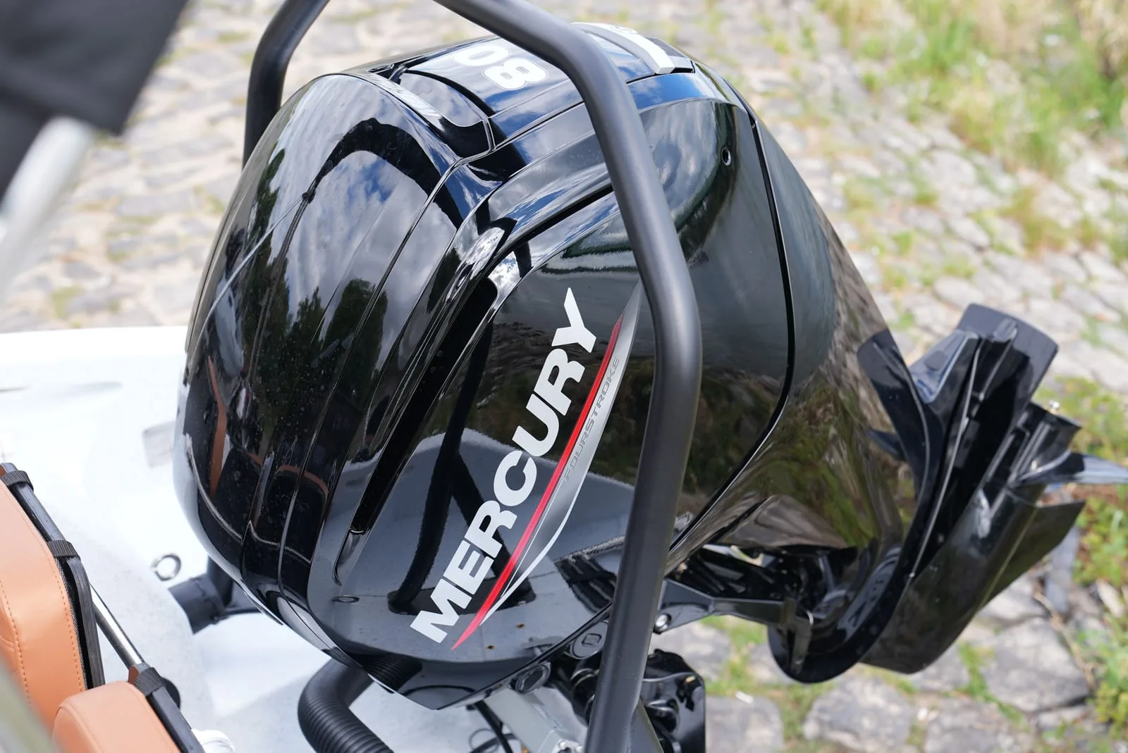 Mercury F80 FourStroke sullo specchio di poppa della SeaStorm 17